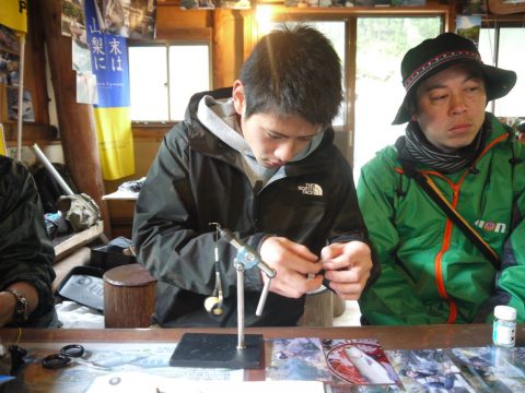 奈良子釣センター　フィッシング　フライ　毛針作り